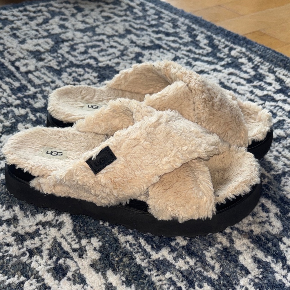 UGG Fuzz Sugar Cross Slide